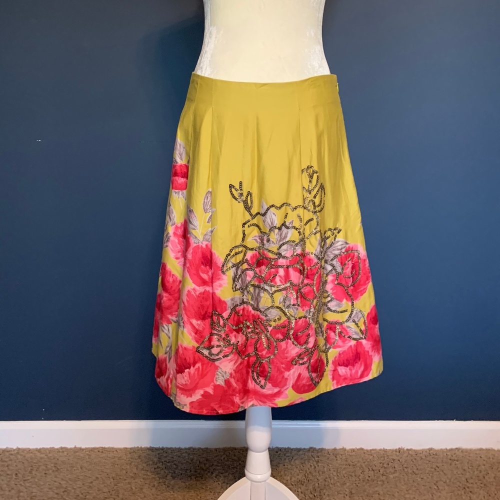 Anthropologie sz 4 skirt w/ sequin detail